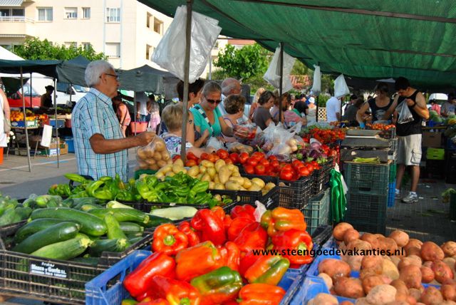 zondagmarkt-hospitalet-del-infante