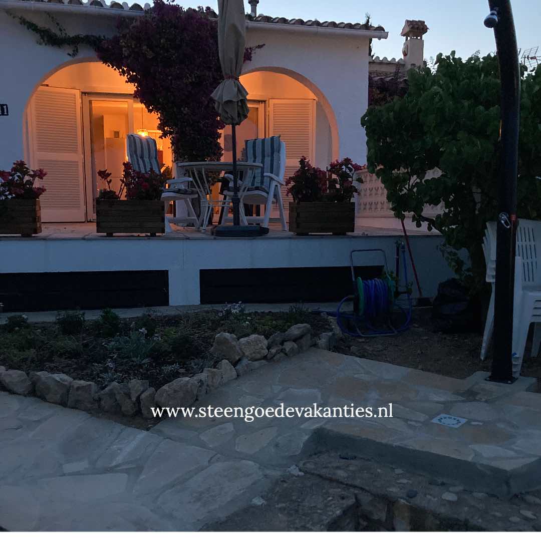 Casa-Arcomar-avond-terras