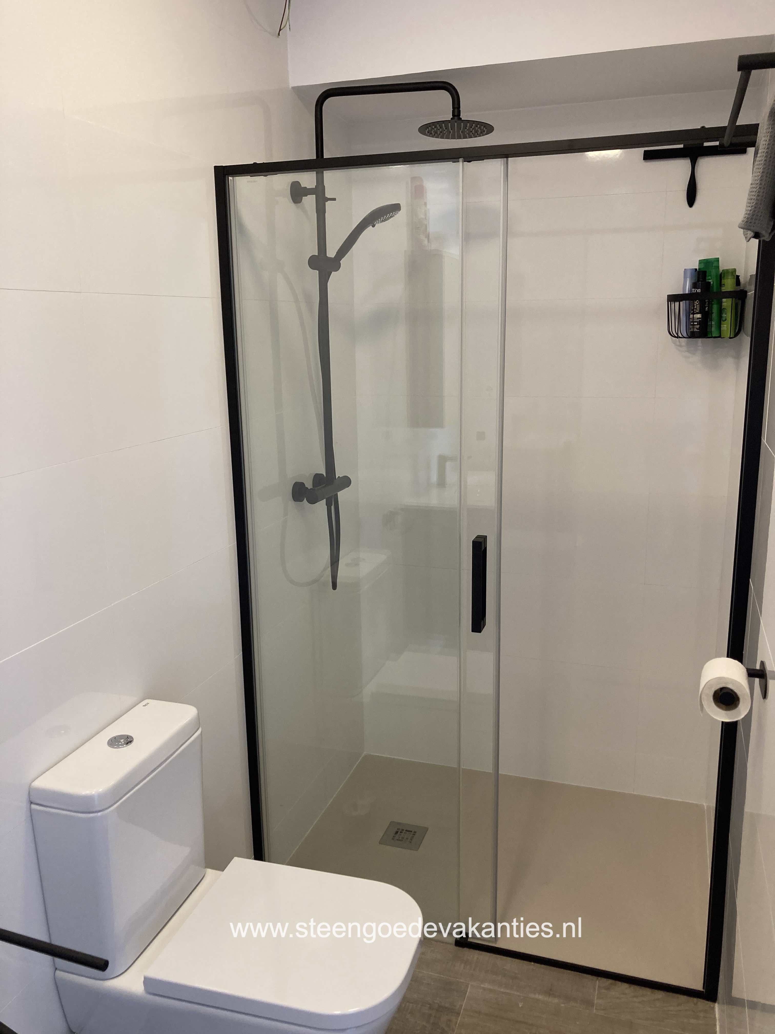 Casa-arcomar-badkamer-douchecabine