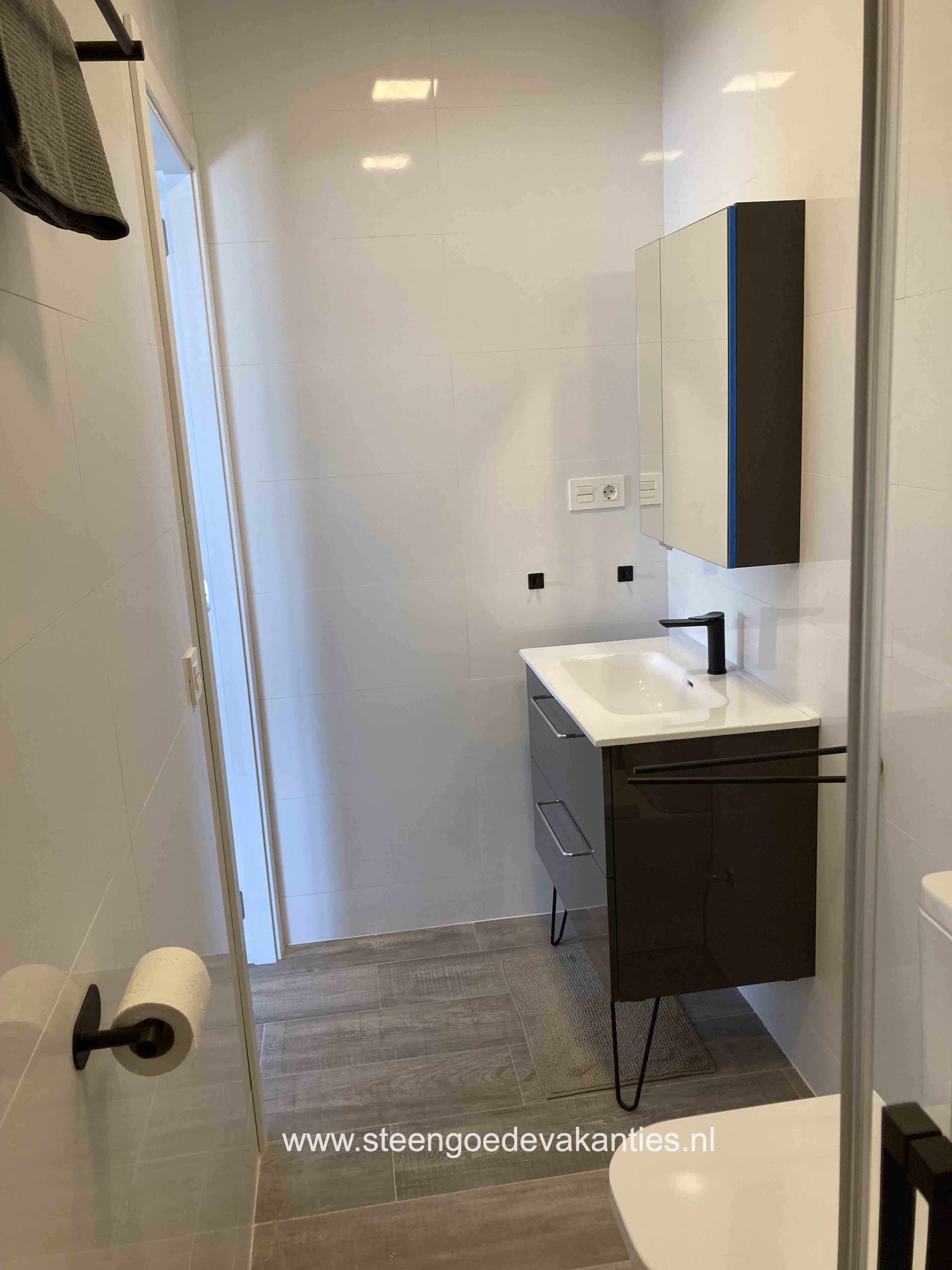 Casa-arcomar-badkamer-toiletmeubel